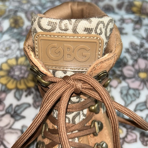 Guess Hiking 🥾 Boots - Picture 4 of 7